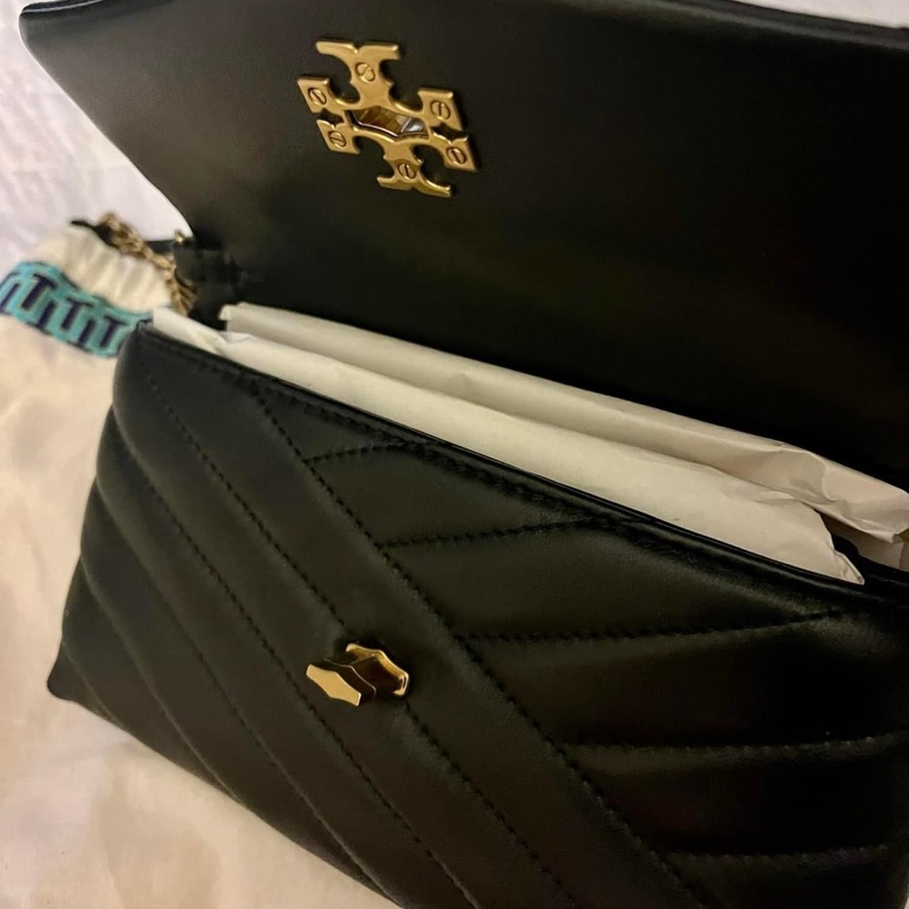 Tory Burch Original for sale with receipt still Model: Kira Chevron (Crossbody)